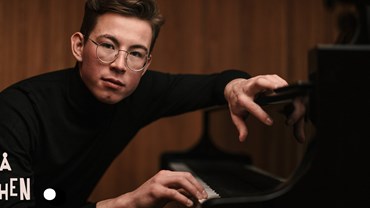 Folkmusik och saga på piano