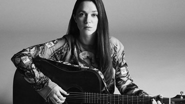 Melissa Horn - ensam på scen