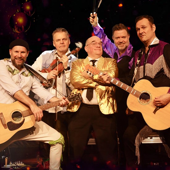 Affischbild på bandet Lars Vegas Trio. Fem män med glittrande scenkostymer och instrument.