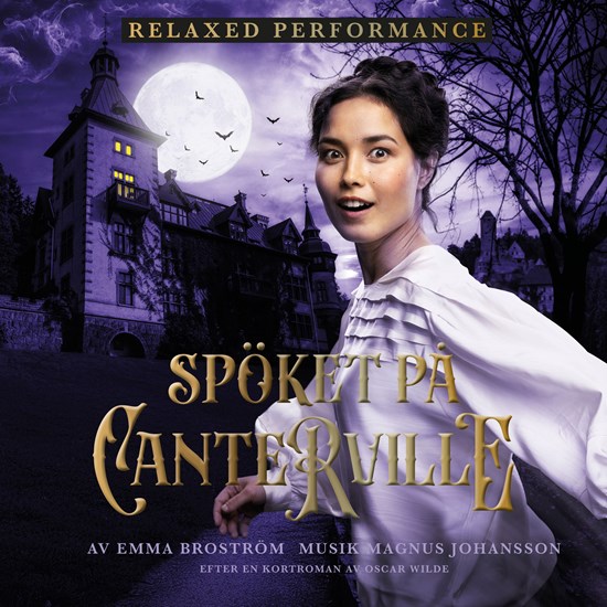 Affischbild för Spöket på Canterville Relaxed Performance. En ung kvinna är på väg mot ett slott i natten. Hon är upprymd och vänder sig mot betraktaren.
